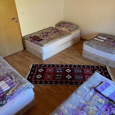Kod Kapetana Tea Bed and Breakfast Gornji Lukomir Eksteriør billede