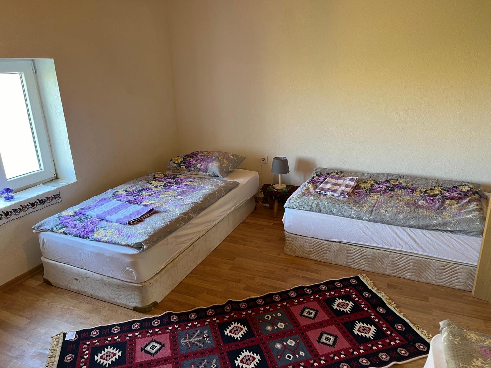 Kod Kapetana Tea Bed and Breakfast Gornji Lukomir Eksteriør billede