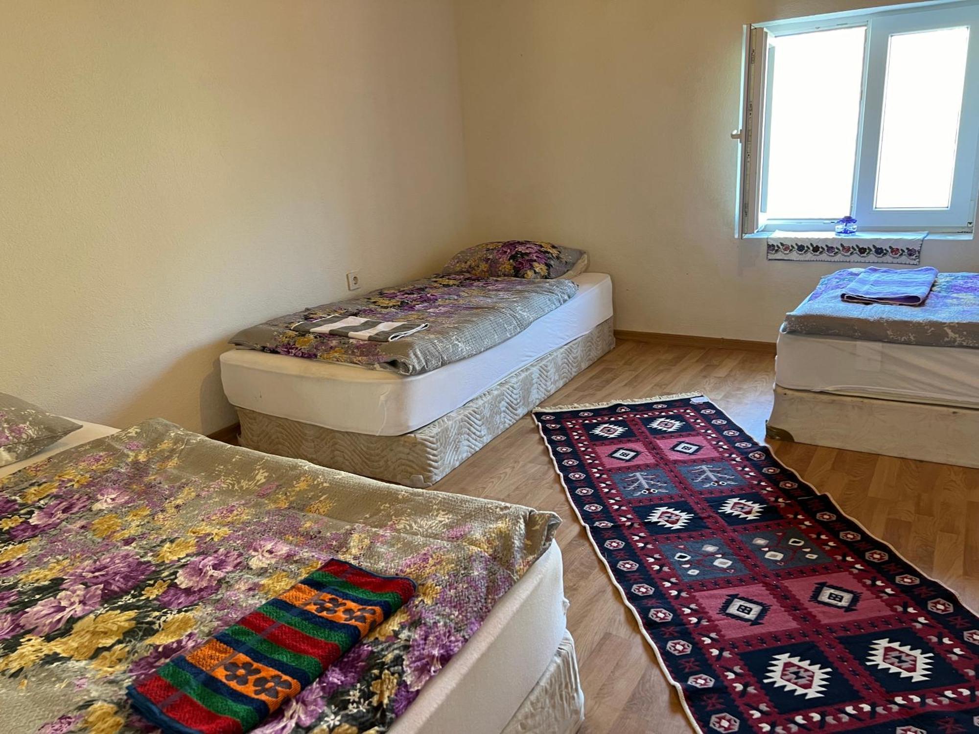 Kod Kapetana Tea Bed and Breakfast Gornji Lukomir Eksteriør billede